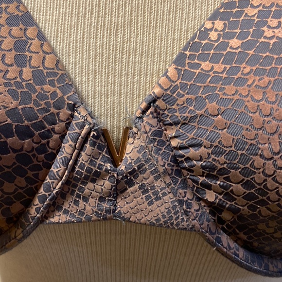 Victoria’s Secret Underwire Lined Perfect Coverage Bra - Picture 2 of 8